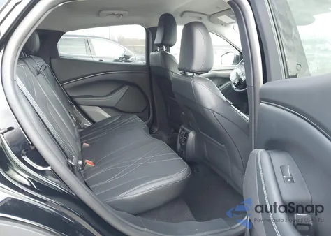 2024 Ford Mustang Mach-E Select z USA, uszkodzony, nr VIN 3FMTK1SU6RMA46614